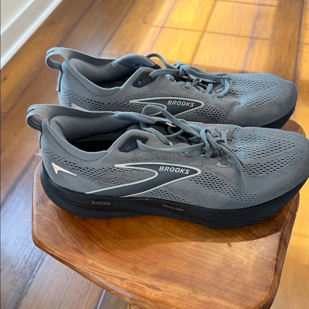 Brooks Glycerin 22 Gray Athletic Sneakers